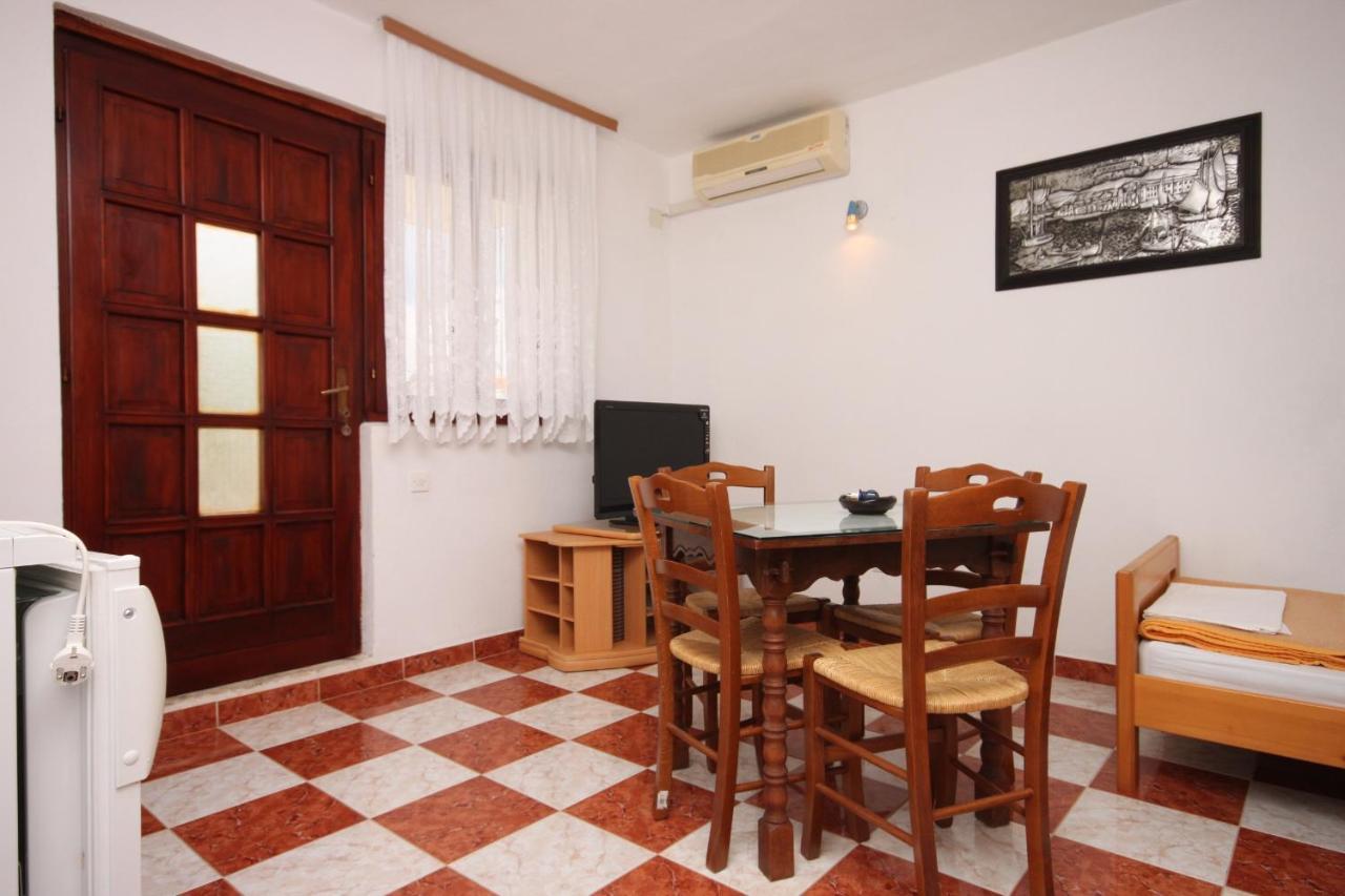 Apartments With A Parking Space Starigrad, Paklenica - 6618 Exterior photo